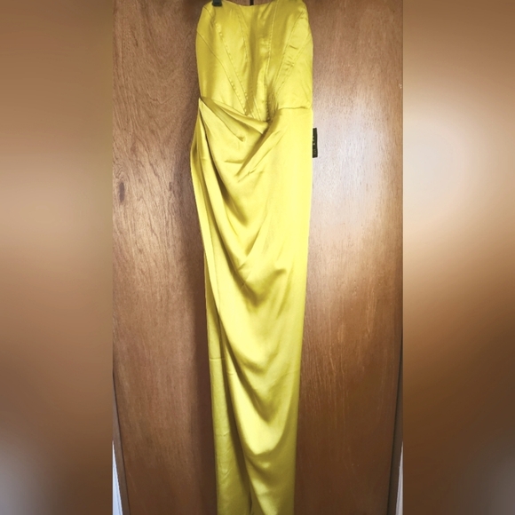 Elegant evening dress - Picture 1 of 8